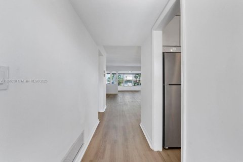 Condo in Fort Lauderdale, Florida, 2 bedrooms  № 1963212 - photo 22