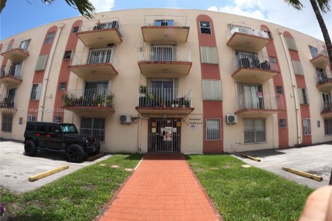 Condo in Miami, Florida, 2 bedrooms  № 1940599 - photo 15