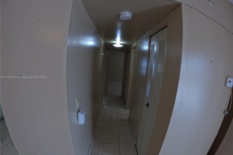 Condo in Miami, Florida, 2 bedrooms  № 1940599 - photo 5