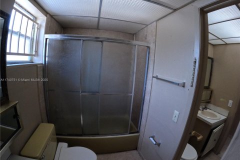 Condo in Miami, Florida, 2 bedrooms  № 1940599 - photo 7