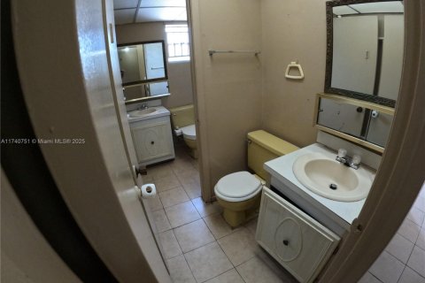 Condo in Miami, Florida, 2 bedrooms  № 1940599 - photo 9