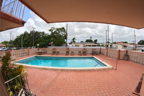 Condo in Miami, Florida, 2 bedrooms  № 1940599 - photo 13