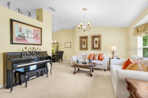 House in Leesburg, Florida 3 bedrooms, 191.84 sq.m. № 1915418 - photo 9