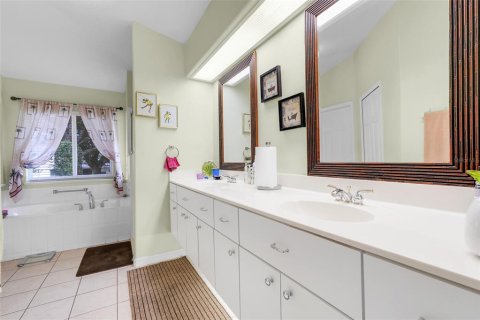 House in Leesburg, Florida 3 bedrooms, 191.84 sq.m. № 1915418 - photo 19