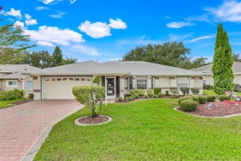 House in Leesburg, Florida 3 bedrooms, 191.84 sq.m. № 1915418 - photo 1