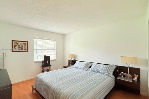 Condominio en venta en Pembroke Pines, Florida, 2 dormitorios, 88.54 m2 № 1861189 - foto 15