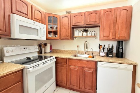 Condominio en venta en Pembroke Pines, Florida, 2 dormitorios, 88.54 m2 № 1861189 - foto 2