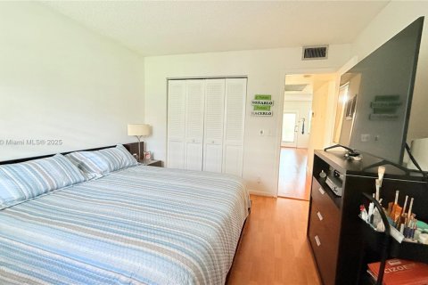 Condominio en venta en Pembroke Pines, Florida, 2 dormitorios, 88.54 m2 № 1861189 - foto 16