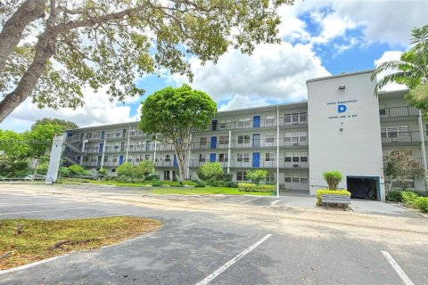 Condominio en venta en Pembroke Pines, Florida, 2 dormitorios, 88.54 m2 № 1861189 - foto 1