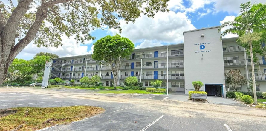 Condominio en Pembroke Pines, Florida, 2 dormitorios  № 1861189