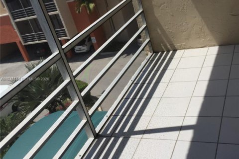 Condominio en venta en North Miami Beach, Florida, 2 dormitorios, 100.8 m2 № 2003640 - foto 8