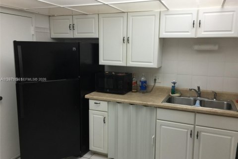 Condominio en venta en North Miami Beach, Florida, 2 dormitorios, 100.8 m2 № 2003640 - foto 12