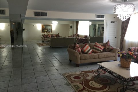 Condominio en venta en North Miami Beach, Florida, 2 dormitorios, 100.8 m2 № 2003640 - foto 2