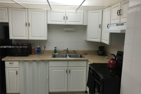 Condominio en venta en North Miami Beach, Florida, 2 dormitorios, 100.8 m2 № 2003640 - foto 10