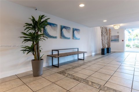 Condominio en venta en North Miami Beach, Florida, 2 dormitorios, 100.8 m2 № 2003640 - foto 20