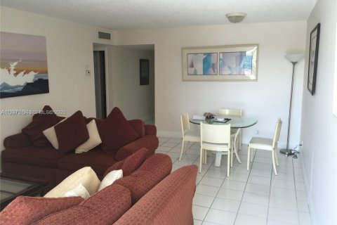 Condominio en venta en North Miami Beach, Florida, 2 dormitorios, 100.8 m2 № 2003640 - foto 9