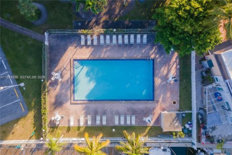 Condominio en venta en North Miami Beach, Florida, 2 dormitorios, 100.8 m2 № 2003640 - foto 22