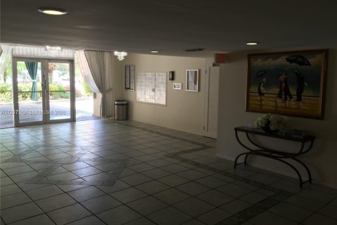 Condominio en venta en North Miami Beach, Florida, 2 dormitorios, 100.8 m2 № 2003640 - foto 3