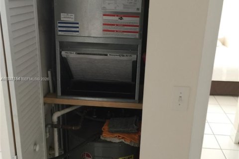 Condominio en venta en North Miami Beach, Florida, 2 dormitorios, 100.8 m2 № 2003640 - foto 17