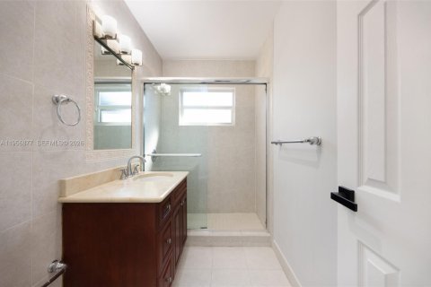 Casa en alquiler en Miami, Florida, 3 dormitorios, 169.64 m2 № 2010812 - foto 12