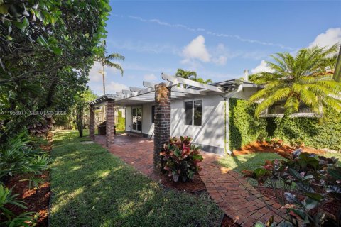 Casa en alquiler en Miami, Florida, 3 dormitorios, 169.64 m2 № 2010812 - foto 18