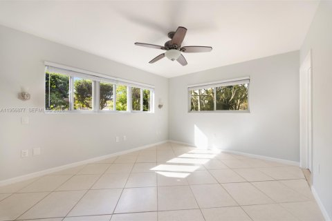 Casa en alquiler en Miami, Florida, 3 dormitorios, 169.64 m2 № 2010812 - foto 9