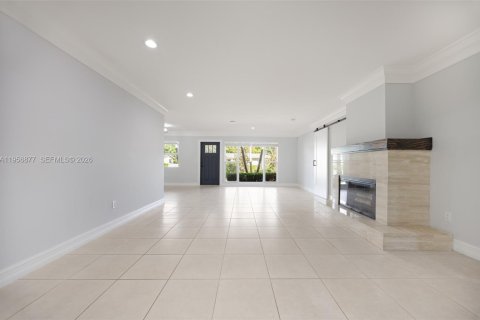 Casa en alquiler en Miami, Florida, 3 dormitorios, 169.64 m2 № 2010812 - foto 3
