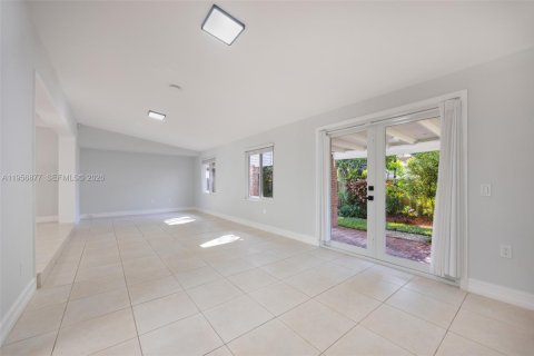 Casa en alquiler en Miami, Florida, 3 dormitorios, 169.64 m2 № 2010812 - foto 5