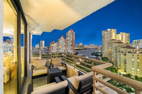 Condominio en venta en Aventura, Florida, 2 dormitorios, 118.08 m2 № 1993521 - foto 2
