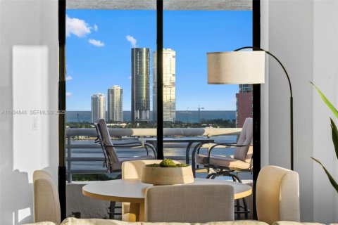 Condominio en venta en Aventura, Florida, 2 dormitorios, 118.08 m2 № 1993521 - foto 12