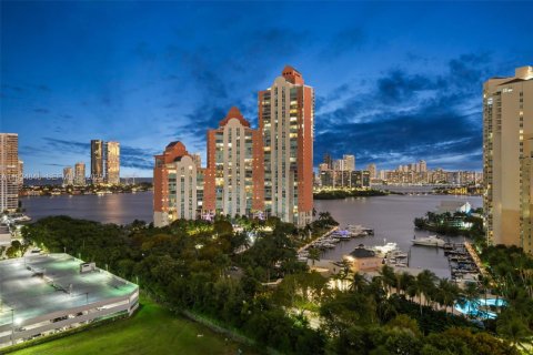 Condominio en venta en Aventura, Florida, 2 dormitorios, 118.08 m2 № 1993521 - foto 1