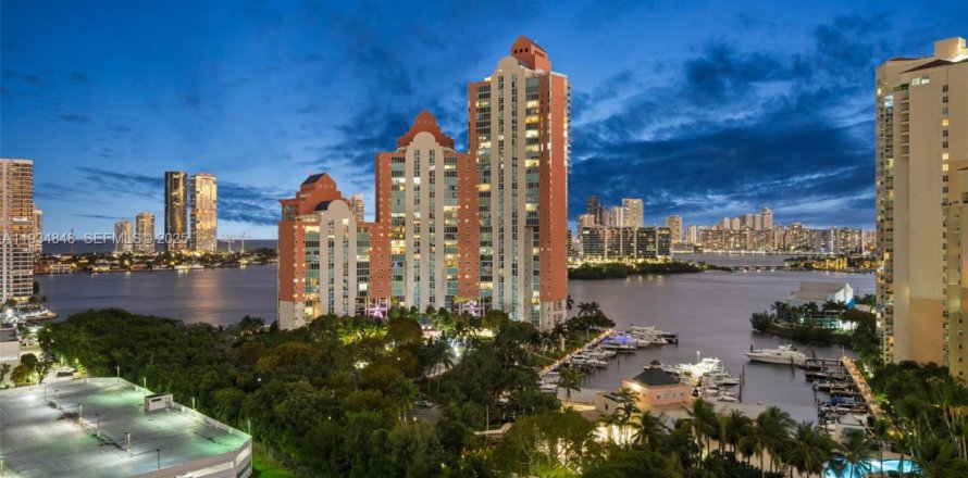 Condominio en Aventura, Florida, 2 dormitorios  № 1993521