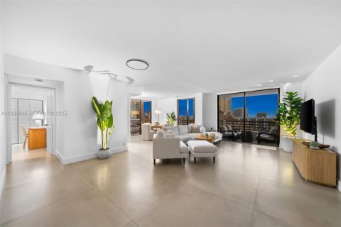 Condominio en venta en Aventura, Florida, 2 dormitorios, 118.08 m2 № 1993521 - foto 3