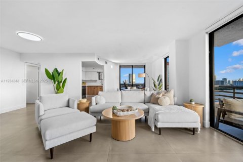 Condominio en venta en Aventura, Florida, 2 dormitorios, 118.08 m2 № 1993521 - foto 9