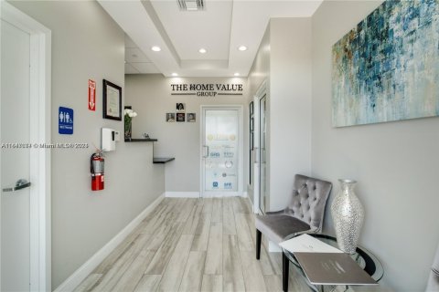 Commercial property in Miramar, Florida № 1862198 - photo 4