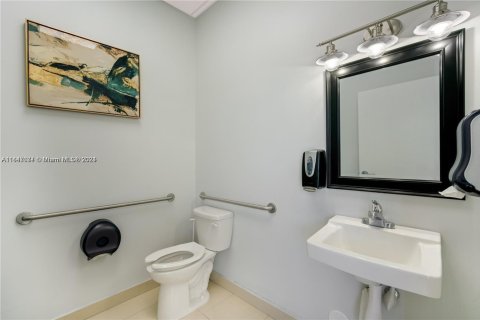 Commercial property in Miramar, Florida № 1862198 - photo 7
