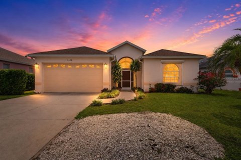 House in Sarasota, Florida 3 bedrooms, 151.8 sq.m. № 2110111 - photo 5