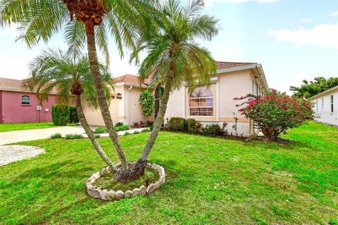 House in Sarasota, Florida 3 bedrooms, 151.8 sq.m. № 2110111 - photo 7