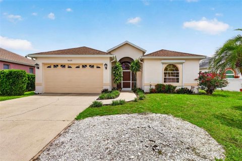House in Sarasota, Florida 3 bedrooms, 151.8 sq.m. № 2110111 - photo 6