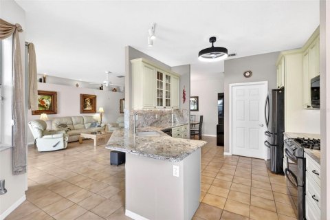 House in Sarasota, Florida 3 bedrooms, 151.8 sq.m. № 2110111 - photo 27