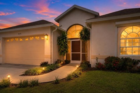 House in Sarasota, Florida 3 bedrooms, 151.8 sq.m. № 2110111