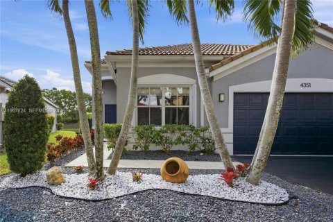 Villa ou maison à vendre à Weston, Floride: 3 chambres, 151.52 m2 № 2029161 - photo 2