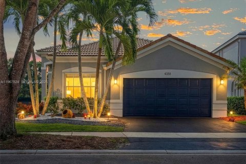 Villa ou maison à vendre à Weston, Floride: 3 chambres, 151.52 m2 № 2029161 - photo 3