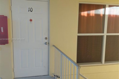 Copropriété à louer à North Palm Beach, Floride: 1 chambre, 63.55 m2 № 1983809 - photo 2