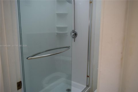 Купить кондоминиум в Лодердейл-Лейкс, Флорида 1 спальня, 61.5м2, № 2079168 - фото 16
