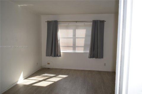 Купить кондоминиум в Лодердейл-Лейкс, Флорида 1 спальня, 61.5м2, № 2079168 - фото 10