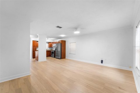 Townhouse in Tampa, Florida 2 bedrooms, 94.76 sq.m. № 2156383 - photo 9