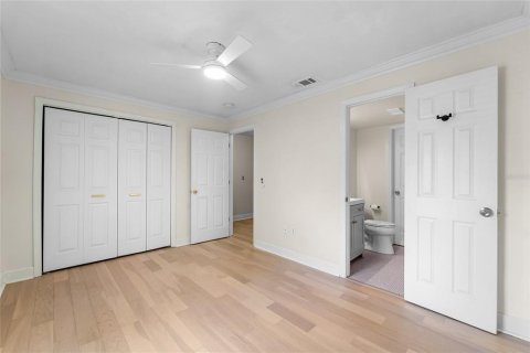 Townhouse in Tampa, Florida 2 bedrooms, 94.76 sq.m. № 2156383 - photo 18