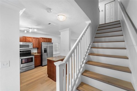 Townhouse in Tampa, Florida 2 bedrooms, 94.76 sq.m. № 2156383 - photo 12