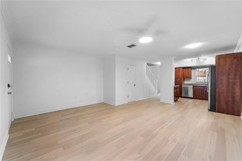 Townhouse in Tampa, Florida 2 bedrooms, 94.76 sq.m. № 2156383 - photo 6